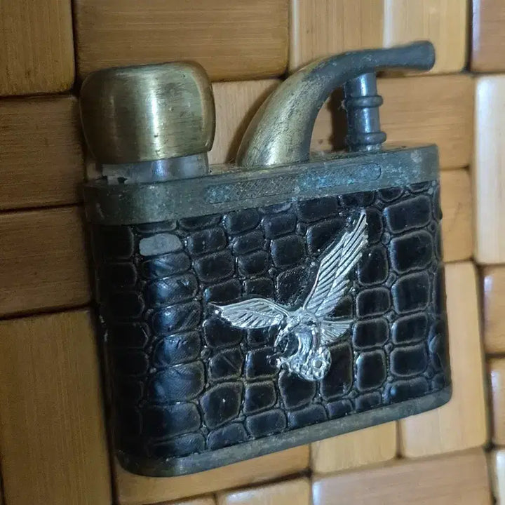 [BUNJANG] Vintage Eagle Engraved Lighter / 독수리 문양 빈티지 라이터