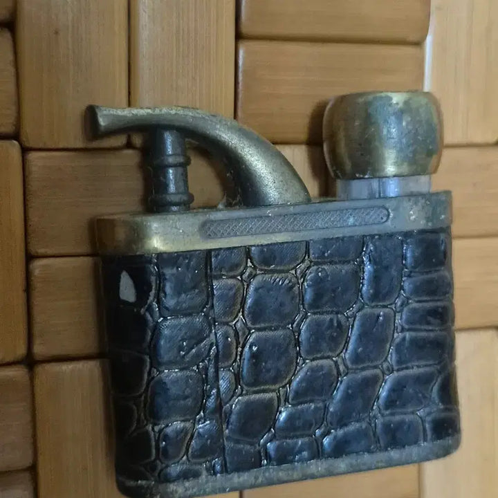 [BUNJANG] Vintage Eagle Engraved Lighter / 독수리 문양 빈티지 라이터
