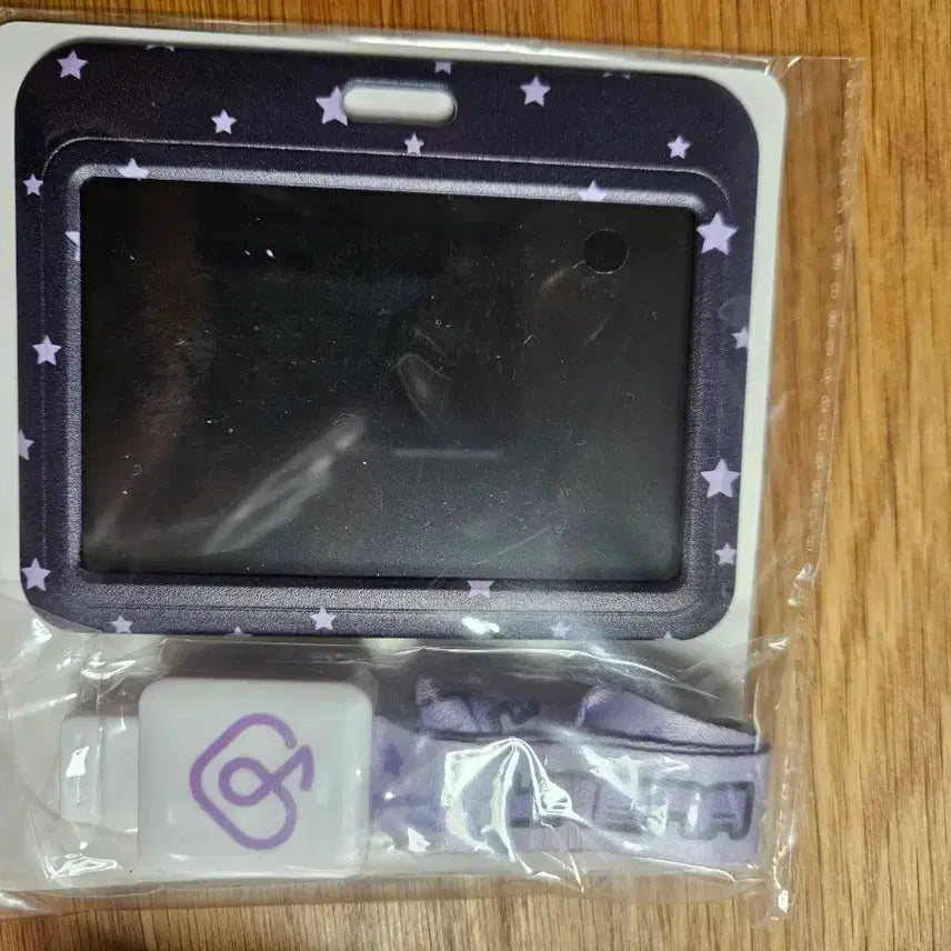 [BUNJANG] IU Uaena 8th Gen Card Holder &amp; Strap (Sealed) / [공식] 아이유 유애나 8기 카드홀더 &amp; 스트랩 (미개봉)
