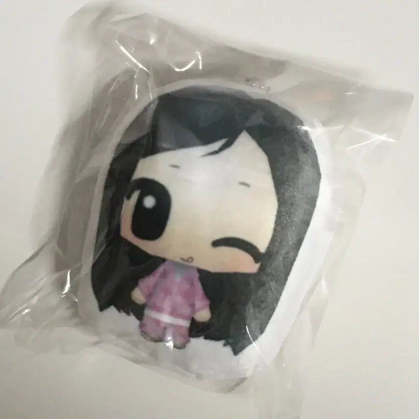 [BUNJANG] Bape Jeans Hanni Cushion Keyring (Sealed) / 미개봉) 베이프진스 하니 쿠션 키링