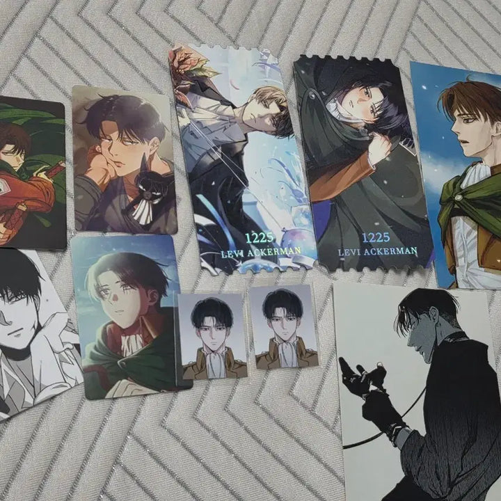 [BUNJANG] Attack on Titan Levi Photocard, Proof Photo, Postcard, Set / 진격의거인 리바이 포카 증사 엽서 전프레 비공굿 일괄 진격거