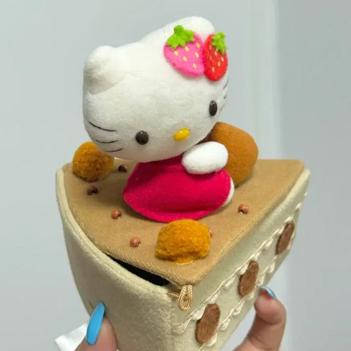 [BUNJANG] Sanrio Hello Kitty Vintage Chocolate Shortcake Storage Box / 고전 산리오 헬로키티 빈티지 초레어 초콜릿 쇼트케이크 보관함