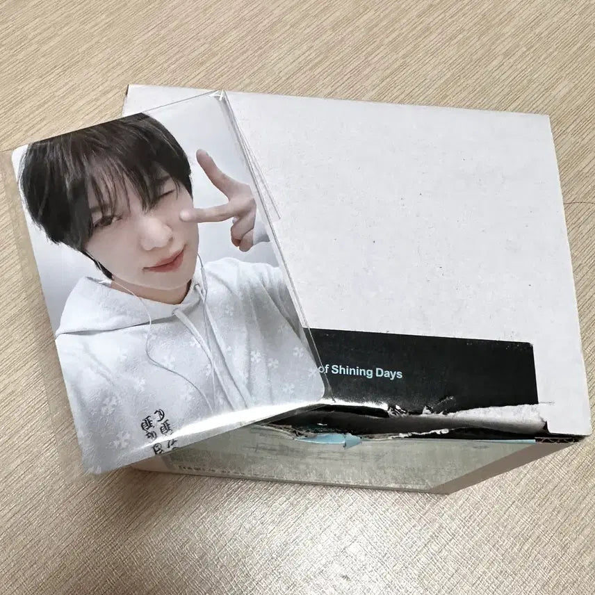 [BUNJANG] SHINee 17th Anniversary Mug &amp; Faux Fur Coaster Set (Taemin Photocard) / 샤이니 17주년 머그 &amp; 퍼 코스터 셋트 (태민 포카)