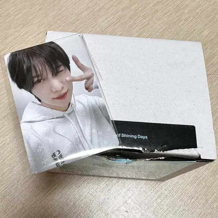 [BUNJANG] SHINee 17th Anniversary Mug &amp; Faux Fur Coaster Set (Taemin Photocard) / 샤이니 17주년 머그 &amp; 퍼 코스터 셋트 (태민 포카)