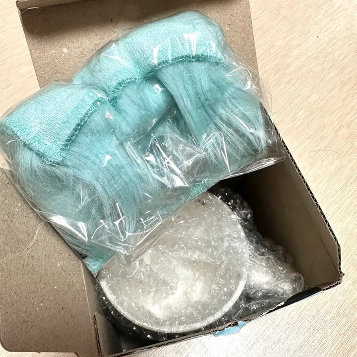 [BUNJANG] SHINee 17th Anniversary Mug &amp; Faux Fur Coaster Set (Taemin Photocard) / 샤이니 17주년 머그 &amp; 퍼 코스터 셋트 (태민 포카)