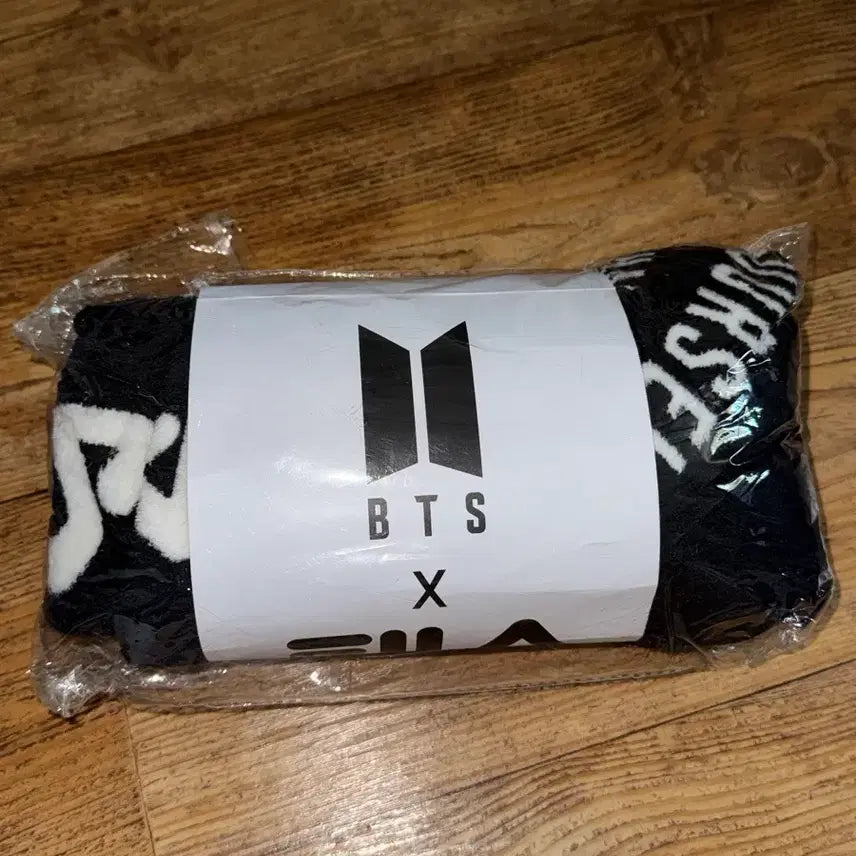 [BUNJANG] BTS Speak Yourself Concert FILA Collaboration Blanket (Sealed) / BTS 방탄 스픽콘 담요 휠라 미개봉