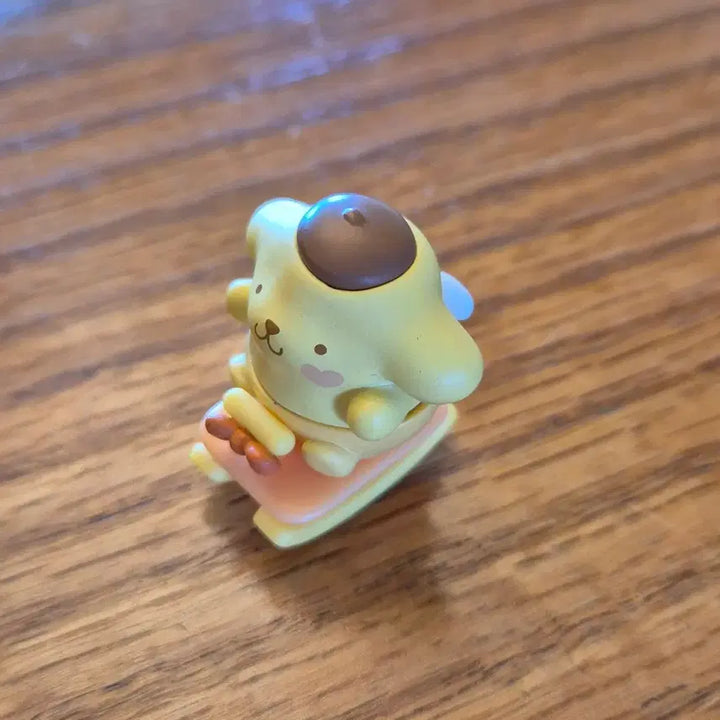 [BUNJANG] Sanrio Gacha Sleigh Figure PomPomPurin / 산리오 가챠 피규어 스윙/흔들 썰매 피규어 폼폼푸린