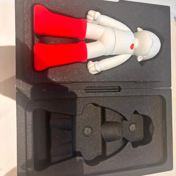 [BUNJANG] Astro Boy 60th Anniversary Figure &amp; Wireless Charger Set / 아톰 60주년 기념 피규어 + 아톰 무선충전기