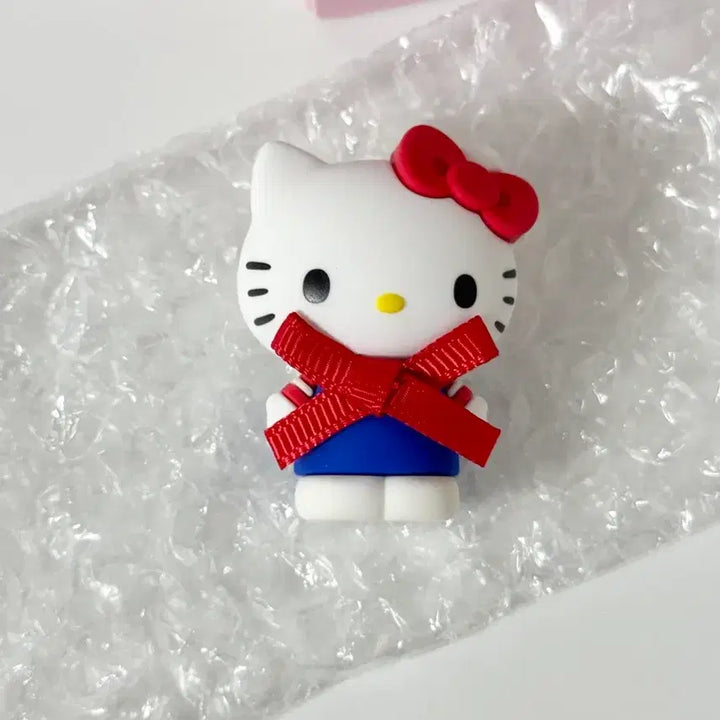 [BUNJANG] Hello Kitty Character Figurine Badge / 헬로키티 캐릭터대상 피규어 뱃지