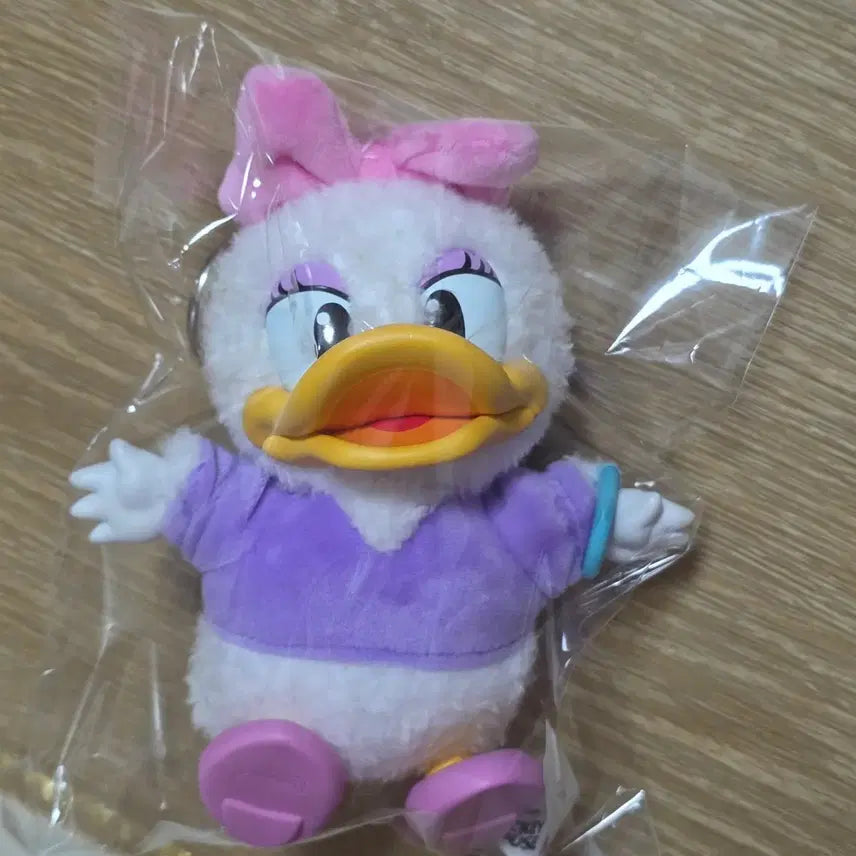 [BUNJANG] Pop Mart Disney Mickey Family Daisy Duck Keychain / 팝마트 인형 키링 디즈니 미키 패밀리 언제나 함께 데이지덕