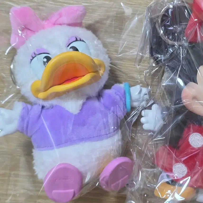 [BUNJANG] Pop Mart Disney Mickey Family Daisy Duck Keychain / 팝마트 인형 키링 디즈니 미키 패밀리 언제나 함께 데이지덕