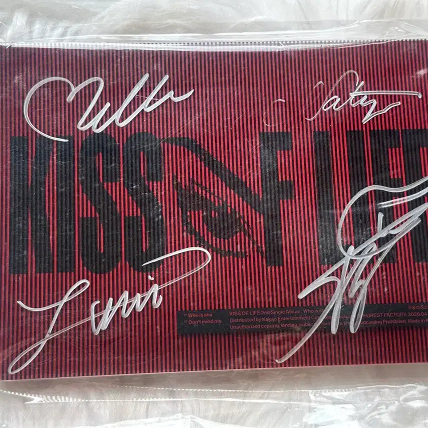 [BUNJANG] Kiss of Life Signed 1st Mini Album / 키스오브라이프 Kiss Of Life 친필 싸인 앨범