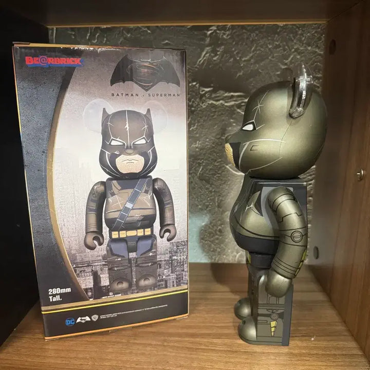 [BUNJANG] Medicom Toy BE@RBRICK Armored Batman 400% / 메디콤토이 베어브릭 배트맨 대 슈퍼맨 아머드 배트맨 400% (BE@RBRICK Armored Batman 400%)