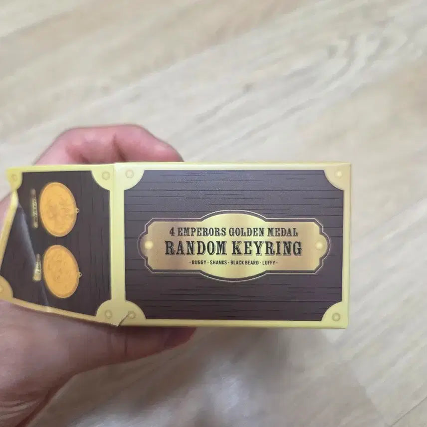 [BUNJANG] One Piece Yonko Emblem Gold Medal Keyring - Blackbeard (New) / 원피스 사황 엠블럼 골드 메달 키링 검은수염 새상품