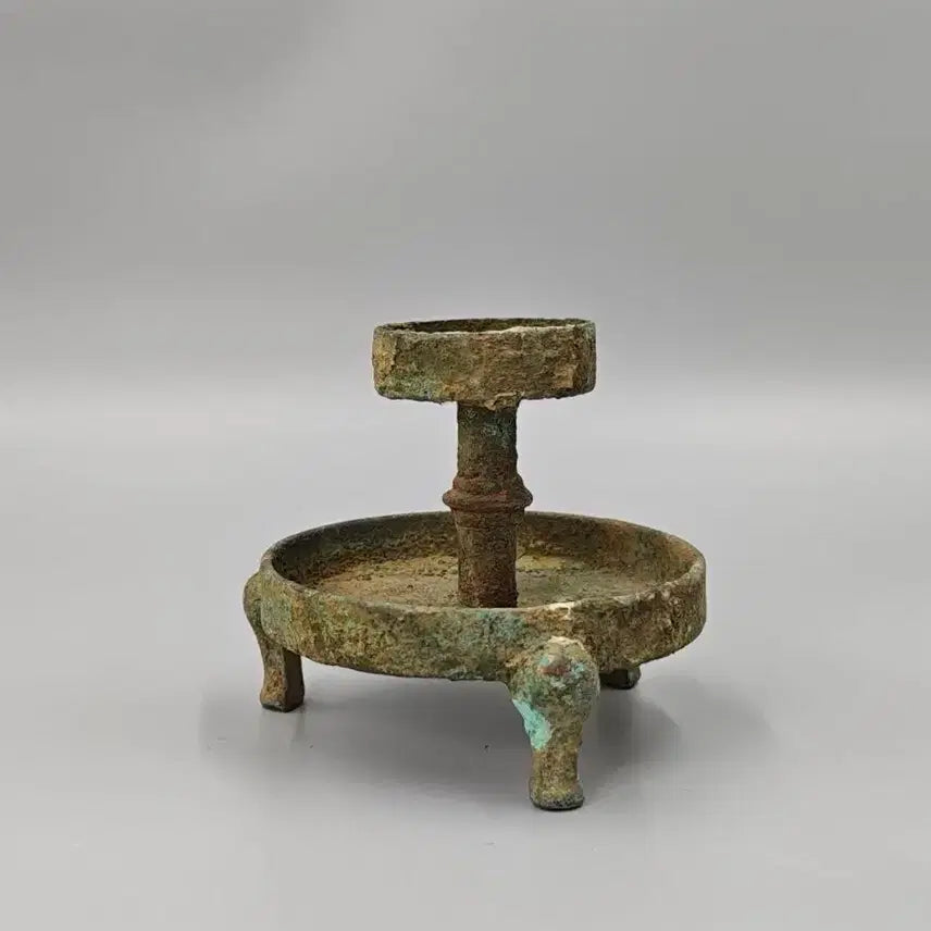 [BUNJANG] Ancient Bronze Tripod Candlestick Chinese Antique Collectible / 출토 추정 오래된 청동 삼족 촛대 중국골동품 고미술품 수집품 출토품