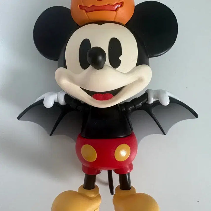[BUNJANG] Pop Mart Disney Halloween Mickey Mouse Vampire Pumpkin Figure / 팝마트 디즈니 할로윈 미키마우스 피규어 뱀파이어 호박