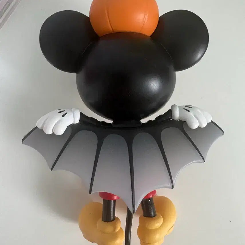 [BUNJANG] Pop Mart Disney Halloween Mickey Mouse Vampire Pumpkin Figure / 팝마트 디즈니 할로윈 미키마우스 피규어 뱀파이어 호박