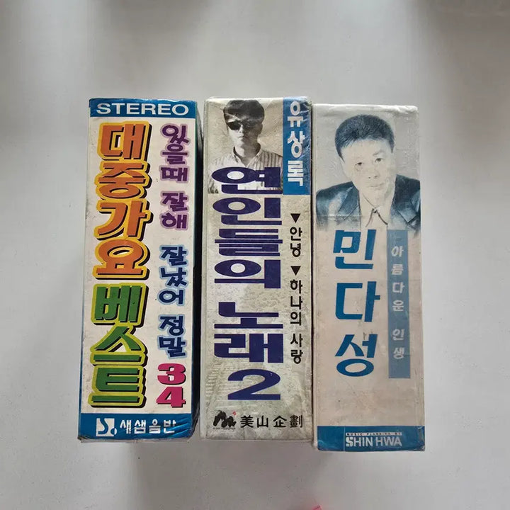 [BUNJANG] Lot of 3 Korean Pop Cassette Tapes: Compilation Hits, Yoo Sang-rok, Min Da-seong / 카세트테이프 일괄판매 (3개)- 대중가요 베스트 34 (컴필레이션) / 유상록 (연인들의 노래 / 추억의 학창시절 2) / 민다성 (골든 디스코 트로트)