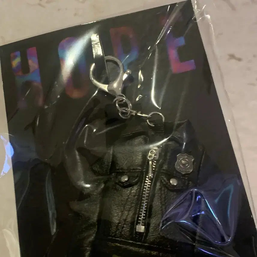 [BUNJANG] H.O.P.E Bumseok Jumper Keychain + Poster / 호프 hope 범석 점퍼 키링 + 포스터