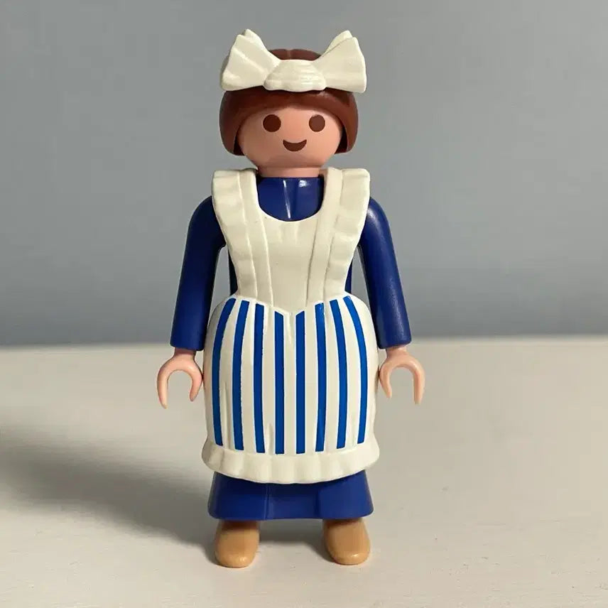 [BUNJANG] Playmobil Victor Apron Maid Figure (Used) / 중고 플레이모빌 빅톨 앞치마 메이드
