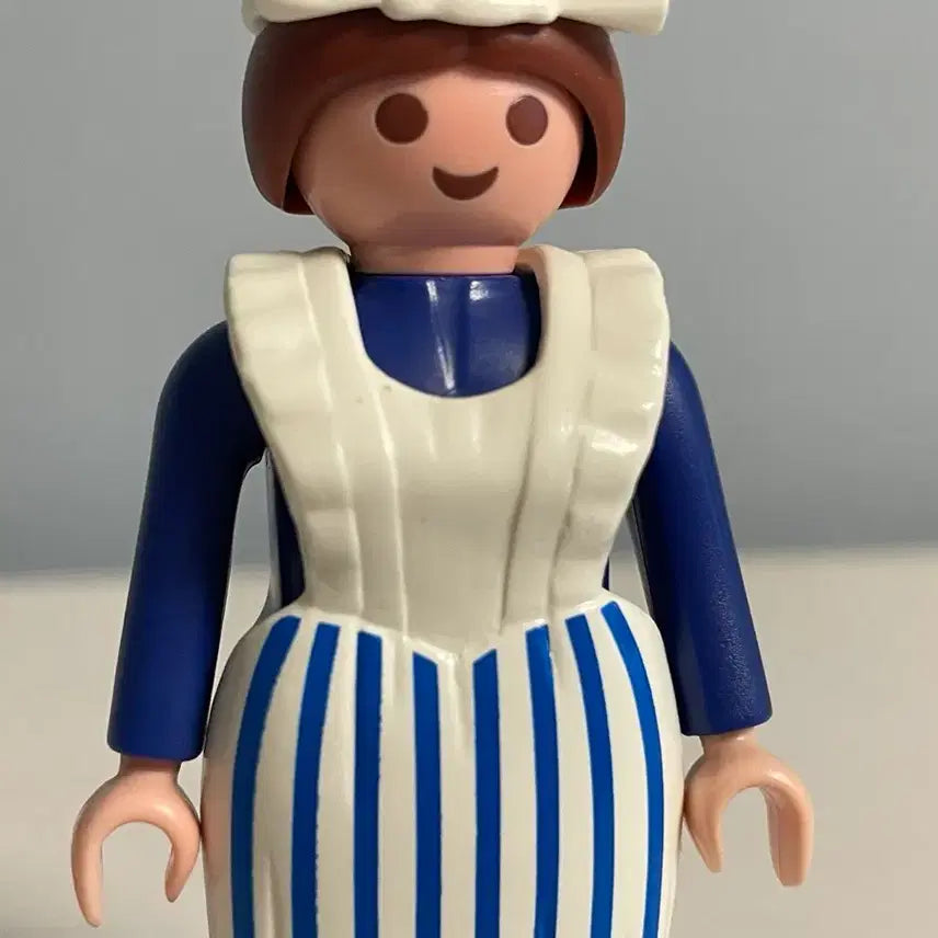 [BUNJANG] Playmobil Victor Apron Maid Figure (Used) / 중고 플레이모빌 빅톨 앞치마 메이드