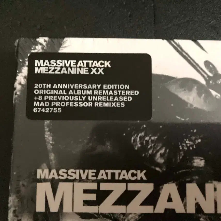 [BUNJANG] Massive Attack Mezzanine 20th Anniversary Deluxe Edition 2CD (Sealed) / 매시브어택-Mezzanine 20주년 딜럭스 미개봉2CD