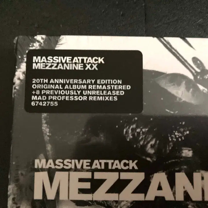 [BUNJANG] Massive Attack Mezzanine 20th Anniversary Deluxe Edition 2CD (Sealed) / 매시브어택-Mezzanine 20주년 딜럭스 미개봉2CD
