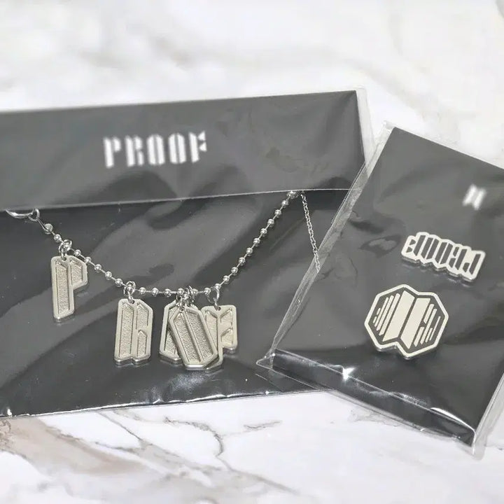 [BUNJANG] BTS PROOF Keyring + Badge Set (Sealed) / 방탄 PROOF 프루프 키링+ 뱃지 미개봉 원가이하 양도