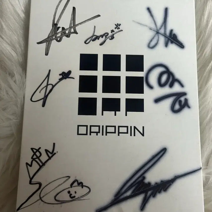 [BUNJANG] DRIPPIN Autographed Voyager Album / 드리핀 친필 싸인 앨범