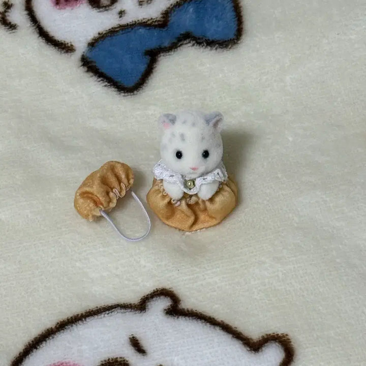 [BUNJANG] Sylvanian Families Kirakira Lottery Happy Sweets G Prize Snow Leopard / 실바니안 키라키라 쿠지 해피스위츠 G상 설표