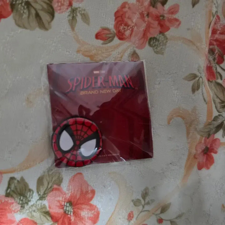 [BUNJANG] Spider-Man Brand New Day Pin Badge / 스파이더맨 브랜드뉴데이 핀 뱃지