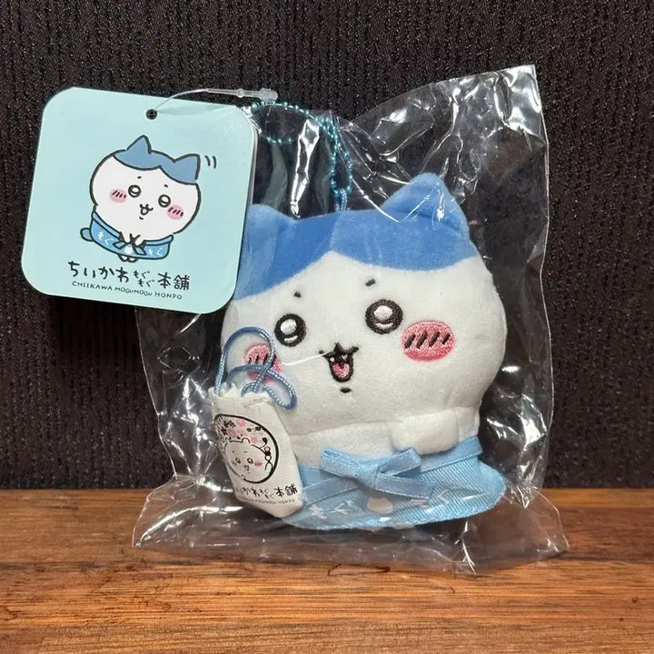 [BUNJANG] Chiikawa Mogumogu Storekeeper Hachiware Plush / 치이카와 모구모구 점원 하치와레
