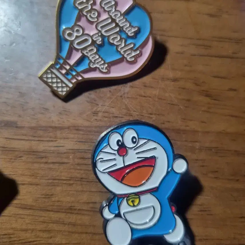 [BUNJANG] Aladdin Doraemon &amp; Anne of Green Gables Metal Badge Bundle / 금속 뱃지 알라딘 뱃지 일괄 도라에몽 뱃지 빨간머리 앤 80일간의 세계일주