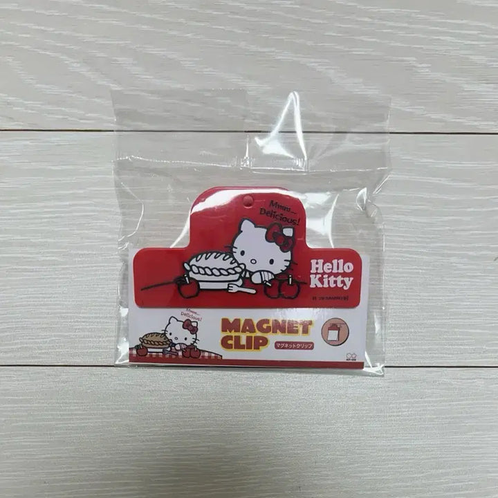 [BUNJANG] Hello Kitty American Megahouse Gacha Milk Bottle + Magnet Clip Set / 헬로키티 아메리칸 메지루시 가챠 우유병 + 마그넷 자석 집게 세트