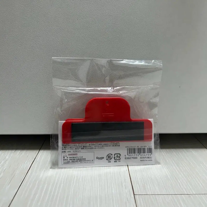 [BUNJANG] Hello Kitty American Megahouse Gacha Milk Bottle + Magnet Clip Set / 헬로키티 아메리칸 메지루시 가챠 우유병 + 마그넷 자석 집게 세트