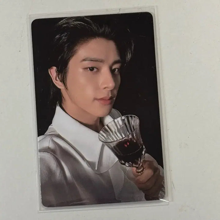 [BUNJANG] ENHYPEN House of Vampires Exhibition Pop-up Jinwoo Jealousy Photocard Jake / 엔하이픈 하우스 오브 뱀파이어 전시회 팝업 신뢰 질투 입장 포카 제이크