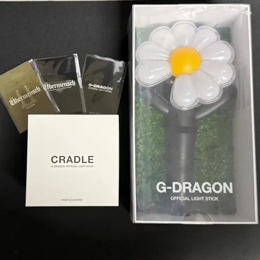 [BUNJANG] G-Dragon Official Light Stick Bundle Set / G-DRAGON 지드래곤 오피셜 라이트 스틱 응원봉 + 크래들 + 포토카드