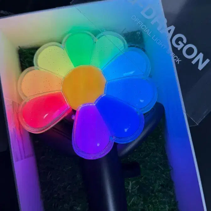[BUNJANG] G-Dragon Official Light Stick Bundle Set / G-DRAGON 지드래곤 오피셜 라이트 스틱 응원봉 + 크래들 + 포토카드