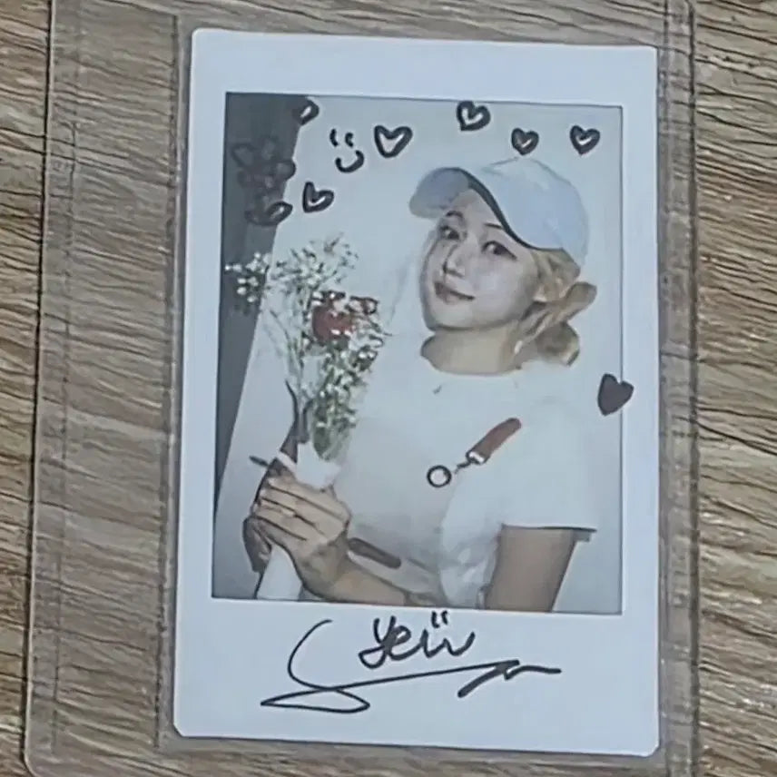 [BUNJANG] FIFTY FIFTY Yewon Signed Polaroid / FIFTYFIFTY 예원 싸인 폴라로이드 판매합니다.