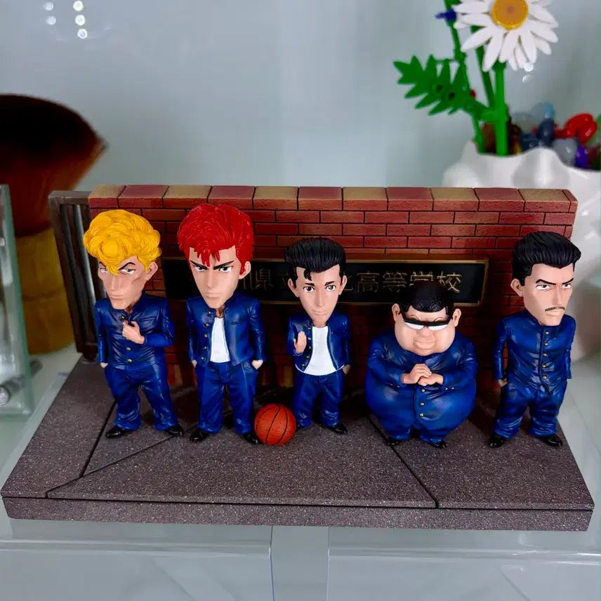 [BUNJANG] Slam Dunk Resin Statue - Shohoku High School Gate Diorama with Kaede Rukawa, Hanamichi Sakuragi, and Team Members / 슬램덩크 레진 월콜 A+ 스튜디오 백호군단 강백호 양호열 노구식 이용팔 김대남 교문디오라마