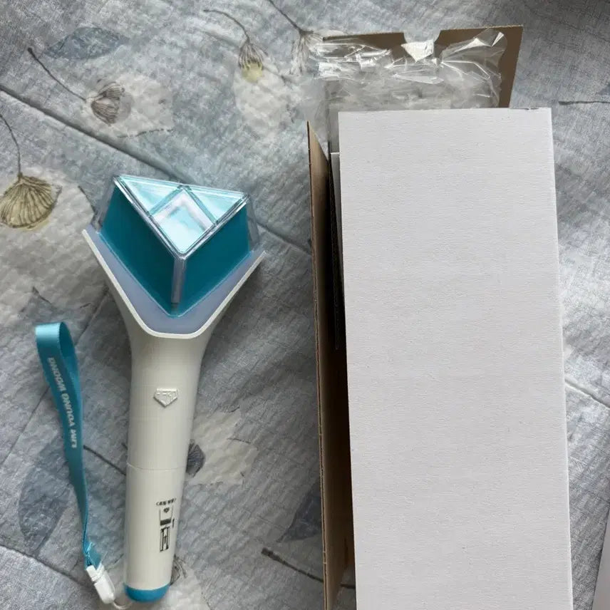 [BUNJANG] Lim Young Woong Concert Light Stick / 임영웅 콘서트 응원봉 팝니다. 상태 최상이에요 (총2개 보유)
