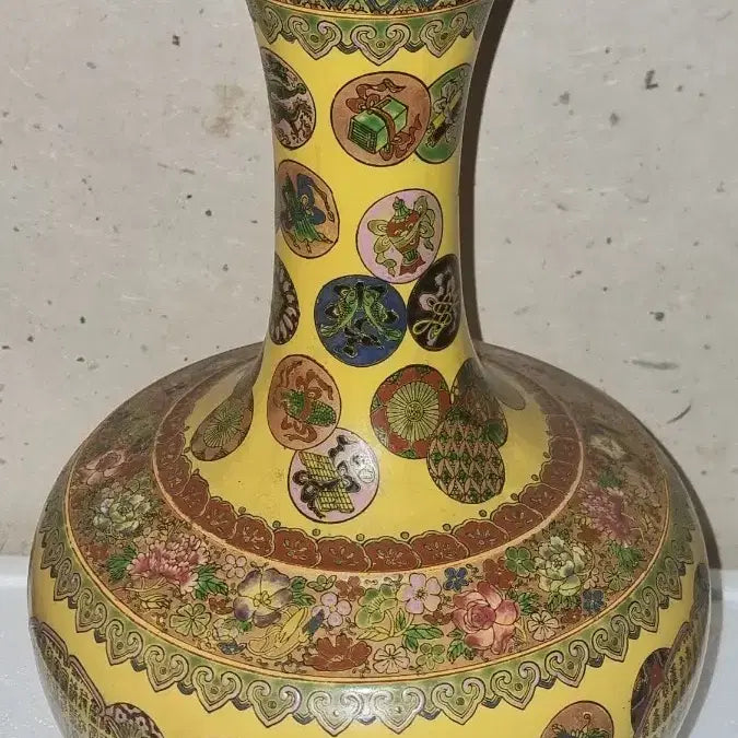 [BUNJANG] Qing Dynasty Qianlong Period Celadon Vase with Auspicious Motifs (Height 38cm, Diameter 24cm) / 청대건륭 황지 알도법랑 개강수복문 상병 높38지24 중국도자기고도자골통품