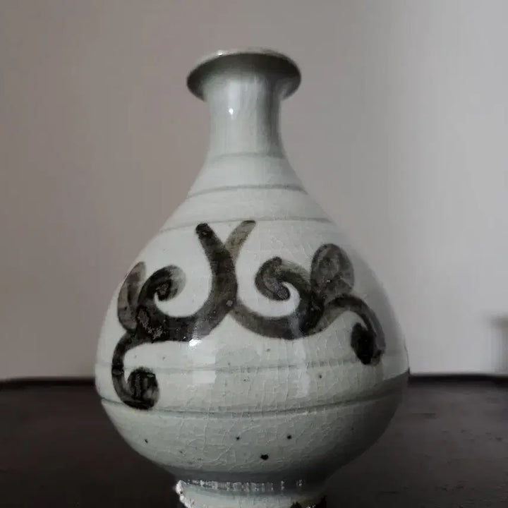 [BUNJANG] Buncheong Ware Iron-Painted Three-Leaf Motif Vase / [은은한 멋, 삼엽문 모래굽 분청 주병]
