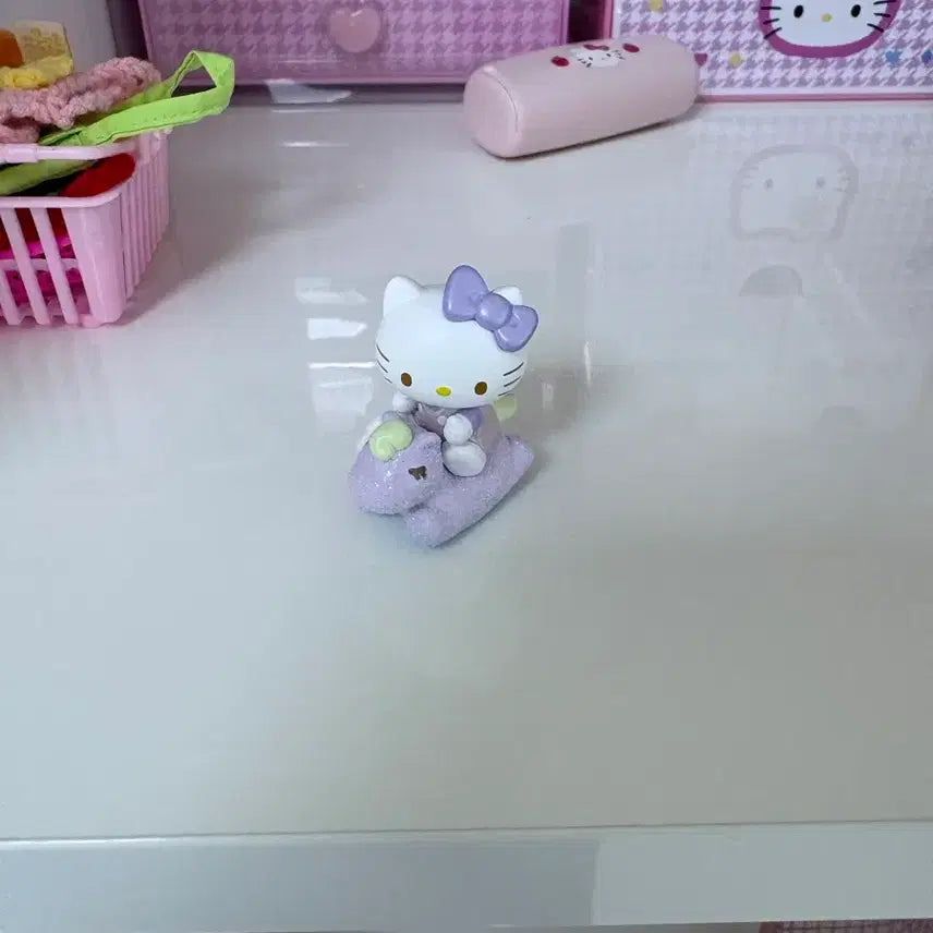 [BUNJANG] Hello Kitty Carousel Horse Figurine / 헬로키티 목마 피규어