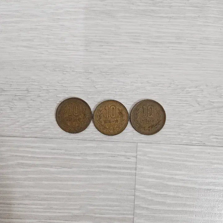 [BUNJANG] Vintage Japanese 10 Yen Coin Bundle (3 Coins) / 일본 오래된 10엔 동전 3개