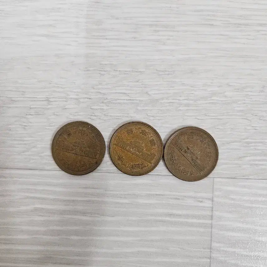 [BUNJANG] Vintage Japanese 10 Yen Coin Bundle (3 Coins) / 일본 오래된 10엔 동전 3개