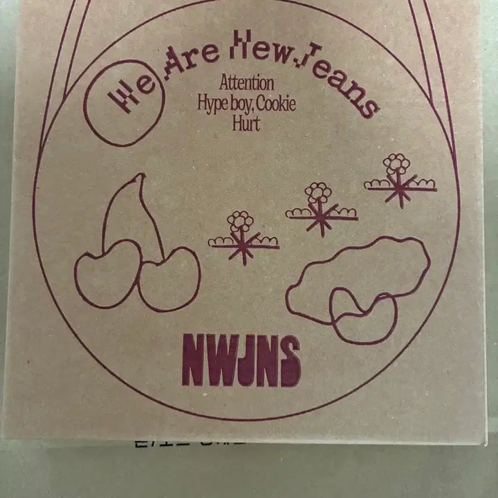 [BUNJANG] NewJeans Debut Album Limited Edition Bag Photocard Set (Minji, Hanni, Haerin) / 뉴진스 가방 앨범 새상품 한정판 풀구성 red 레드 버건디 데뷔 포카 포토카드 어텐션 하입보이 민지 하니 해린 양도 newjeans
