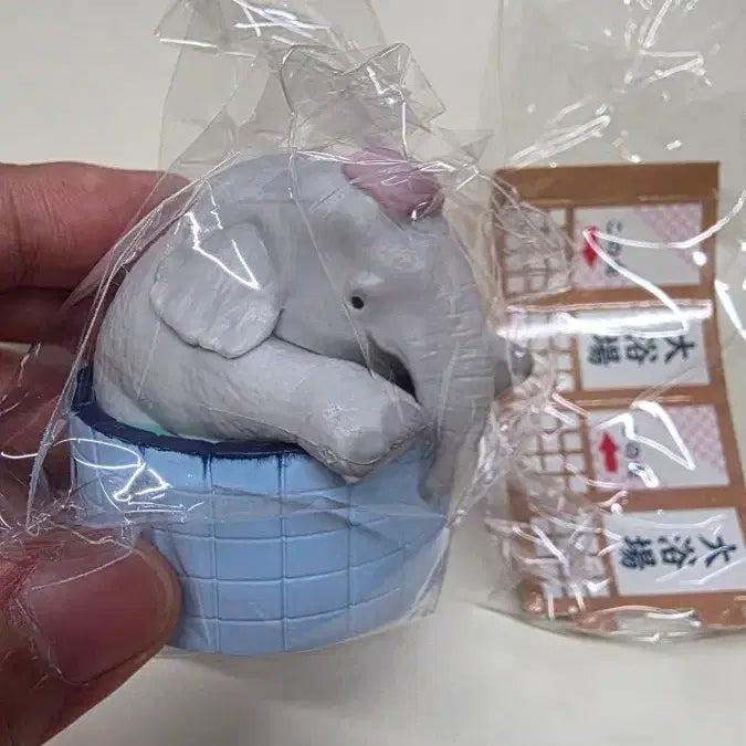 [BUNJANG] Elephant Bathhouse Gacha Toy / 귀여운 코끼리 목욕탕 가챠 5천원 팝니다!