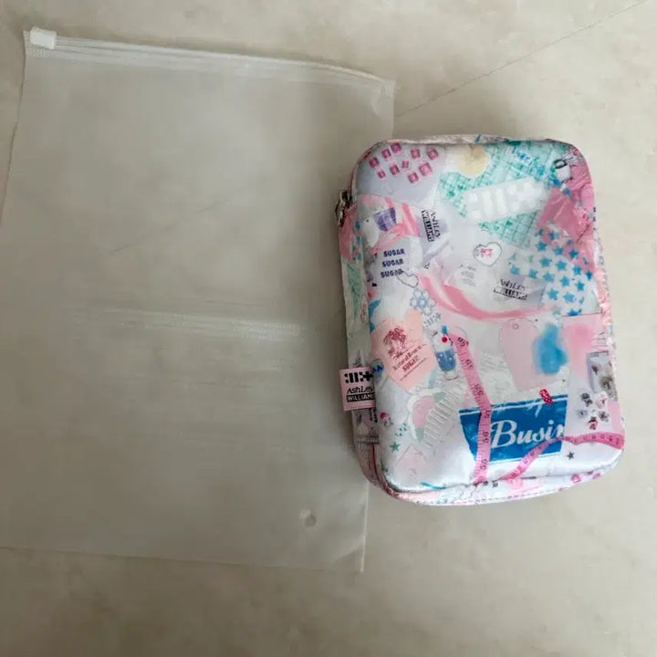 [BUNJANG] ILLIT Pouch Album Collage Version Ashley Williams Little Mimi / 아일릿 파우치 앨범 콜라주 버전 양도해요 애슐리윌리엄스 리틀미미