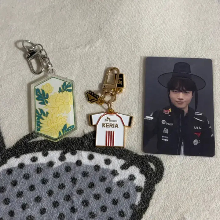 [BUNJANG] T1 Keria Worlds Keyring, Amhaeng Cheonmun Photocard Bundle Set / 티원 케리아 생일, 월즈 키링 그리고 암행천문 포카 포토카드
